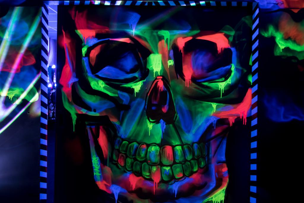 Décor coloré du labyrinthe laser game